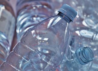 Gdzie wyrzucać plastikowe butelki po chemii gospodarczej?