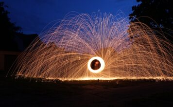 Czy powinno się kręcić kolczykiem?